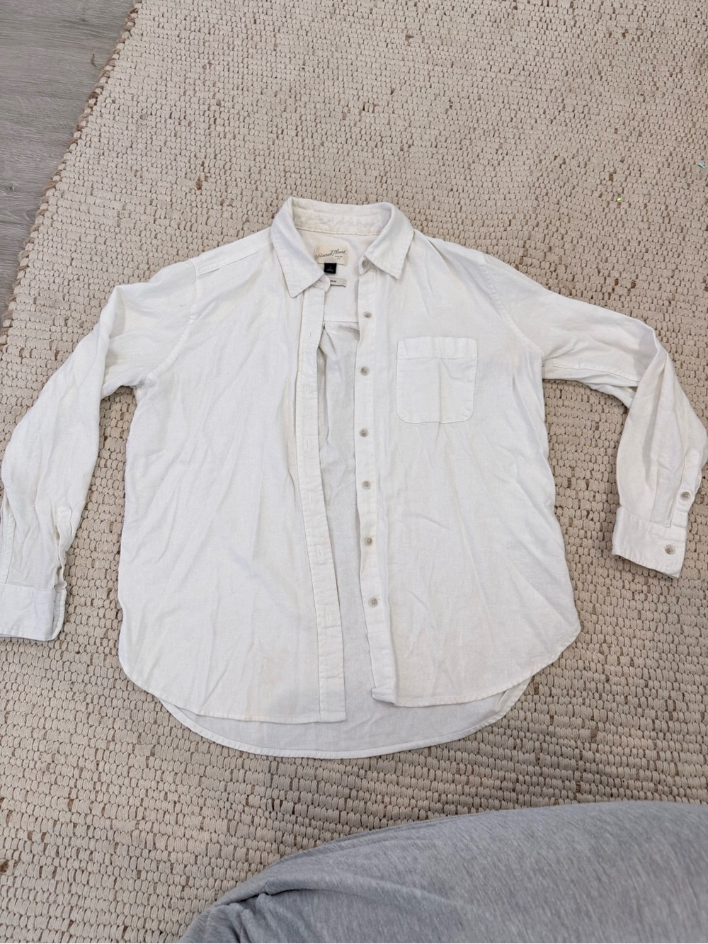 Universal Thread White Long-Sleeve Button-Down Shirt